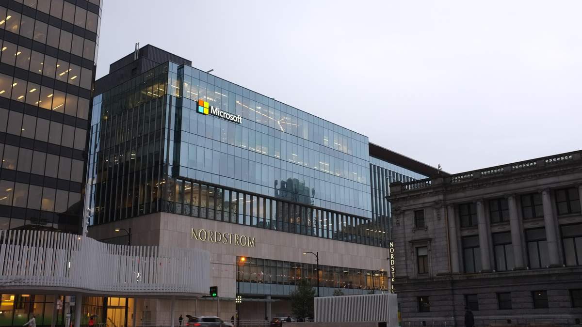 Microsoft стремительно растет в цене Microsoft стремительно растет в цене