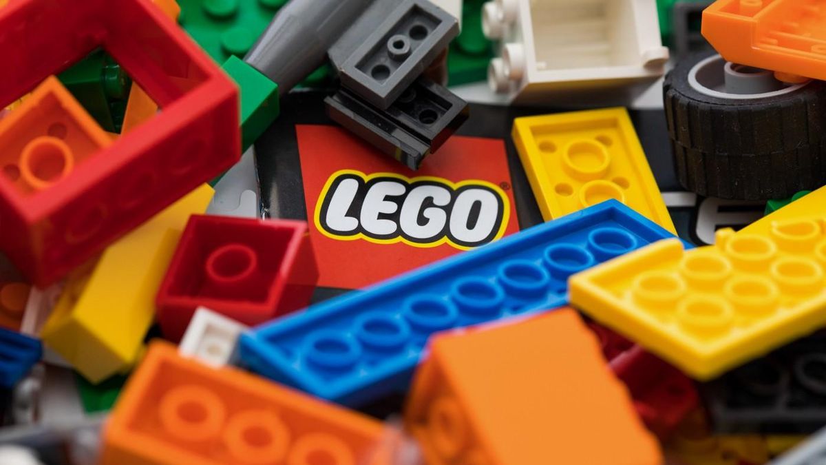 Lego призупинила постачання своєї продукції в  Росії - Бізнес