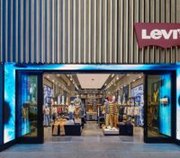 Levi's припинила постачання та продає свій бізнес в Росії
